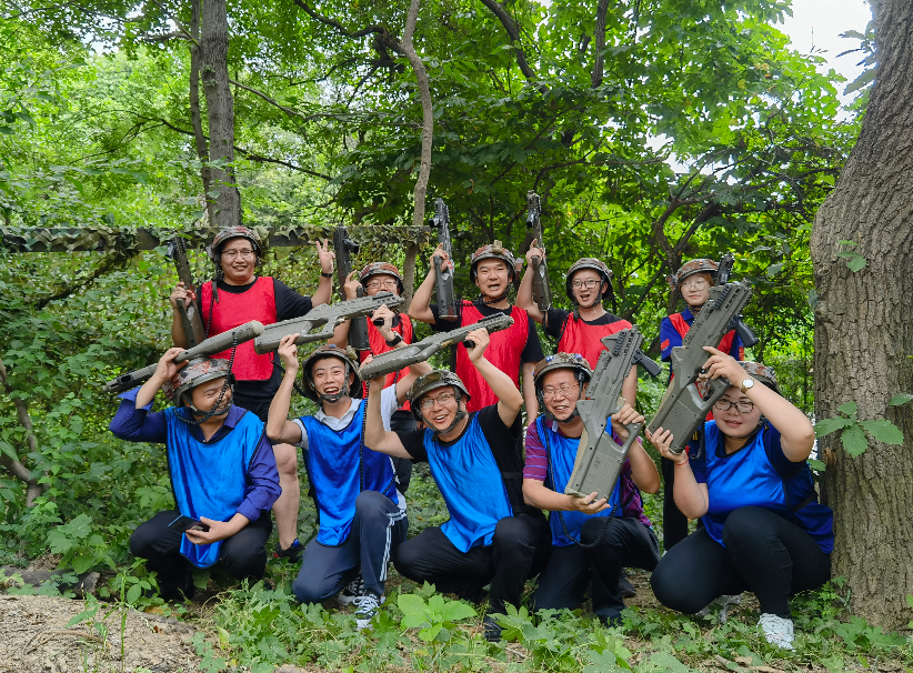 某公司7月聚宝山真人CS户外烧烤团建活动